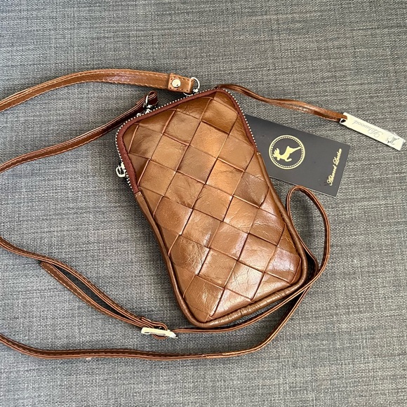 NWT ASHWOOD LEATHER UNISEX SMALL CROSSBODY SHOULDER BAG PHONE CASE - Picture 1 of 5